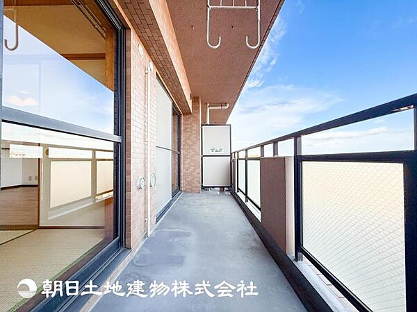 【バルコニー】太陽に愛された家。陽当り・通風に優れた魅力的で快適さを追求した住宅です。