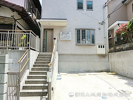 【冠木小児科】1110m 50年以上地域に根ざした小児科です。日常健診、内科、アレルギーなどお子様の症状を幅広く対応しているので、長期的に通える安心の存在です。