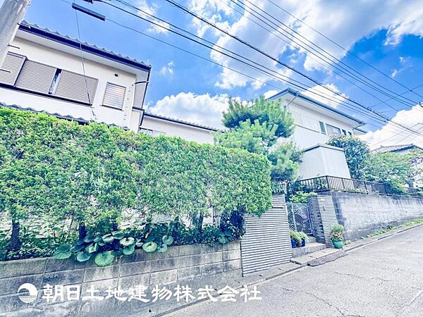 1日の疲れを癒すバスタイム。心地よいリラックスを叶える独立した美しい空間です。