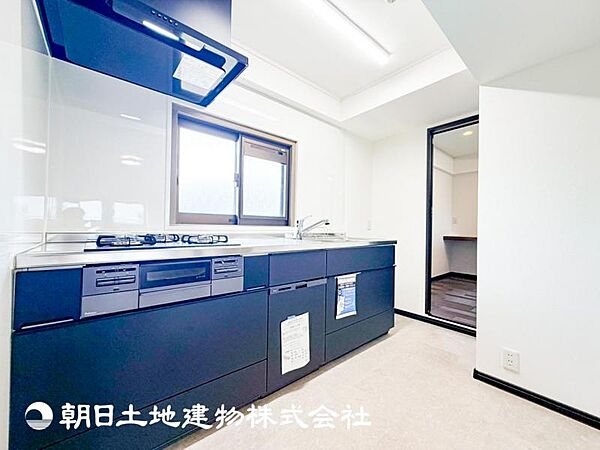【キッチン】毎日使う場所だからこそ、ストレスなく使えて、スムーズな家事ができる空間になっております。