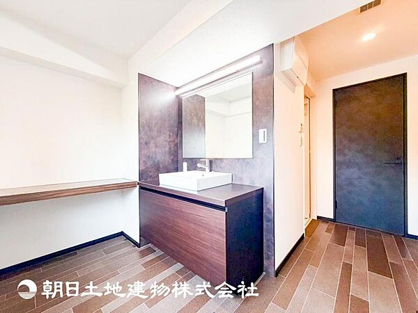 【洗面化粧台】慌ただしい1日が始まり、充実した1日の終わりを締めくくる洗面所。