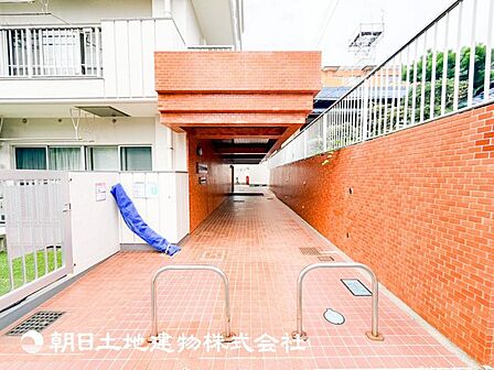 大切な家族、お客様をお迎えする玄関は住宅の入口。落ち着いた雰囲気。