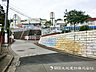 周辺：【上星川幼稚園】1010ｍ　緑豊かな環境のもと、伸び伸びとした遊びを通して豊かな感性を育む。一人ひとりに寄り添う温かい保育で、笑顔と元気が咲く幼稚園です。
