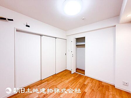 【居室】一人で過ごす空間は音楽を聴いたり読書をしたりと趣味を楽しめる空間です。