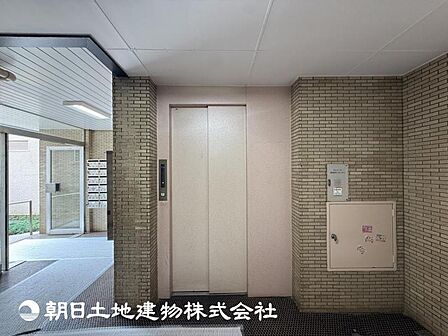大切な家族、お客様をお迎えする玄関は住宅の入口。落ち着いた雰囲気。
