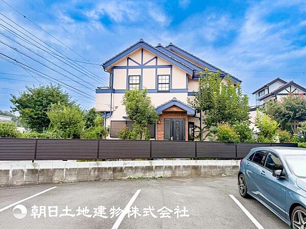 リビングにはみんなが集い、食事や楽しい会話が始まる。