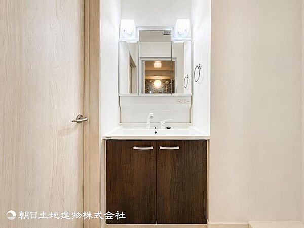 【洗面化粧台】慌ただしい1日が始まり、充実した1日の終わりを締めくくる洗面所。