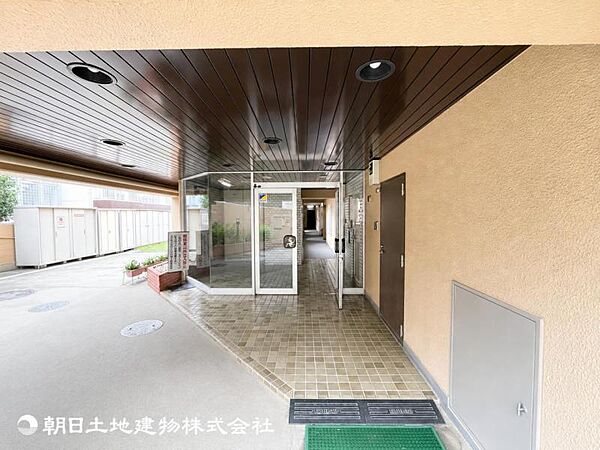【エントランス】管理の行き届いたマンションです。