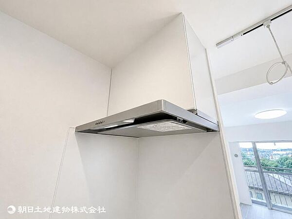 【レンジフード】臭いを強力に排気してくれるレンジフードはお手入れも楽です！