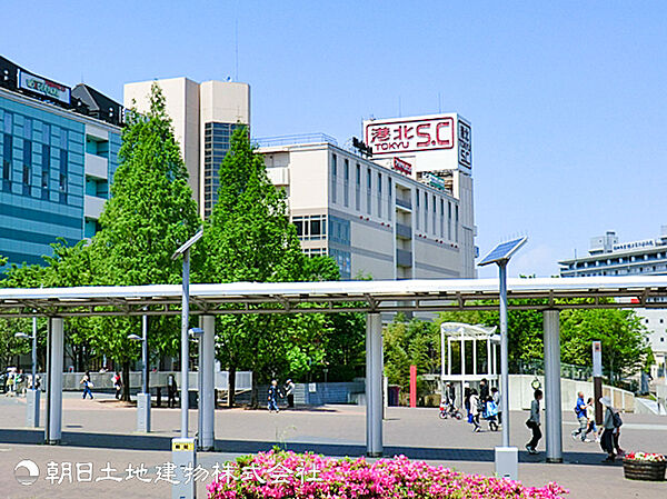 【港北TOKYU S.C.】1580ｍ　センター南駅直結の良好なアクセス。ファッションやグルメ、映画館などが揃い、ファミリー層が一日中楽しめる大型ショッピングセンターです。