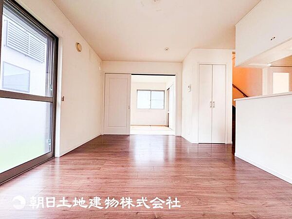 【リビング】リビングにはみんなが集い、食事や楽しい会話が始まる。