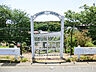 周辺：【四季の森幼稚園】840ｍ　豊かな植物や遊具が充実した園庭や、畑、公園で思いっきり外遊びや自然の中での活動を楽しみます。多様性を大切にしておりのびのびと育てる環境です。
