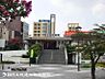 周辺：【十日市場駅】320ｍ　駅周辺はスーパー・ドラッグストア・飲食店などが充実している一方で、徒歩圏内に広大な公園があり豊かな自然が共存しているゆったりとした住環境です。