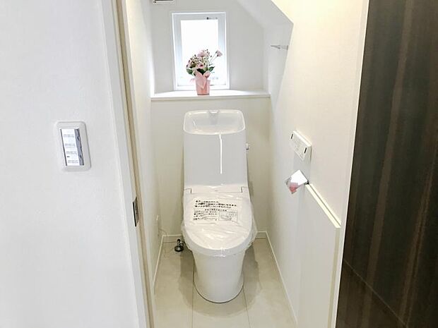 階段下のデッドスペースを有効活用した1Fトイレ