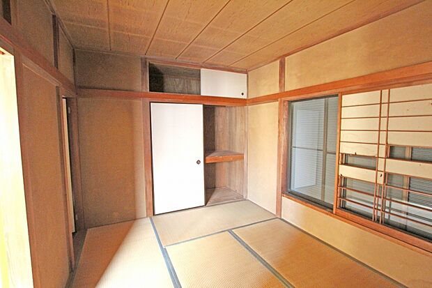 採光の良い和室はのんびりと寛げる空間、隣の洋室と続き間の開放感溢れる設計です！