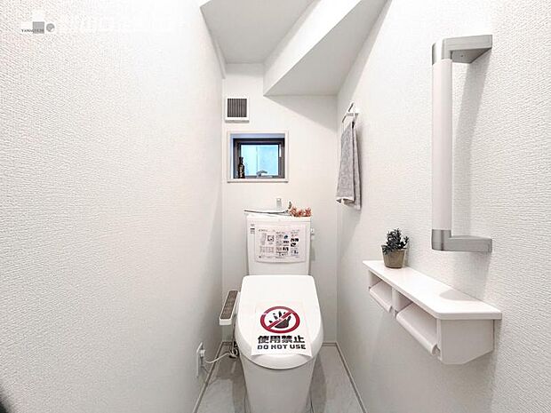 1階トイレ　温水洗浄機能付（家具・調度品は価格に含まれません）