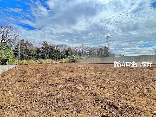 【474坪の多目的スペース】広域配送・建設拠点の「車両・資材置場」や家庭菜園(貸農園)や駐車場に適した立地です！／販売現地