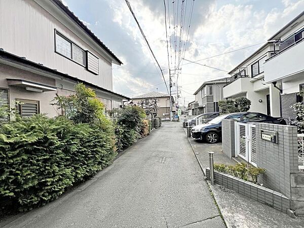 航空公園駅まで徒歩10分。所沢航空記念公園が日常の散歩コースになる、子育てにも心地よい住環境です。