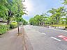 外観：【ニュータウン通り】街路樹が続く心地よい通りにお店も多く日々の買い物や散歩が楽しめる環境です