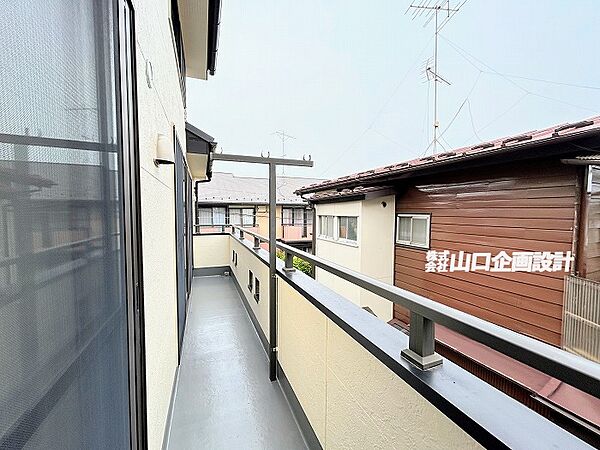 物干し竿置きもあり洗濯物を干す際にも大変重宝します。
