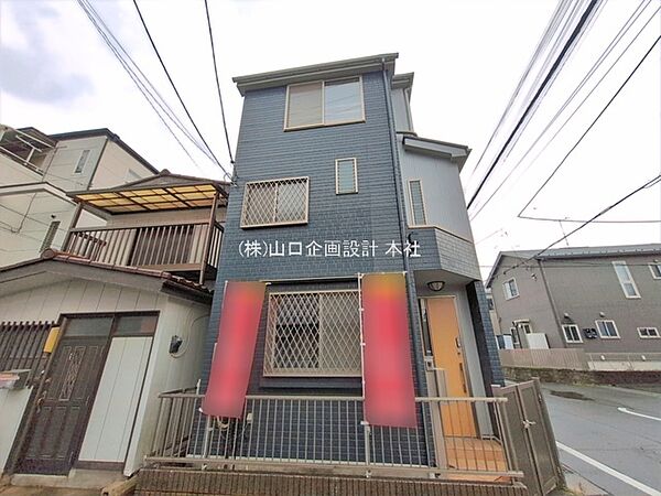 北西角地の開放的な立地！スーパー、コンビニ、ドラッグストアが徒歩5分圏内で買い物便利。