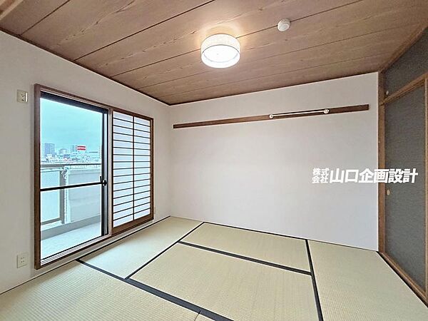 6帖の和室は、くつろぎの場や来客時の一室など、生活に応じて役割を変えられます。