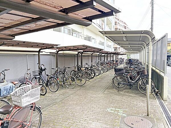 【駐輪場】駐輪場は無料で利用可能。日常の買物や駅まで自転車を使う暮らしにも対応できます。