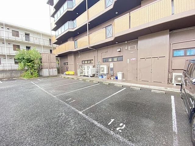 8 / 17