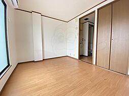 シャトル市大前 5階1Kのリビング/ダイニング