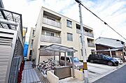 長瀬駅より徒歩7分 築16年3ヶ月 3階建の賃貸物件