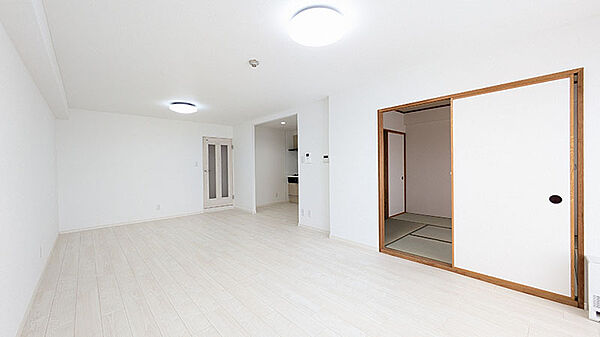apartment 北海道札幌市白石区平和通３丁目北5-12
地図を見る
