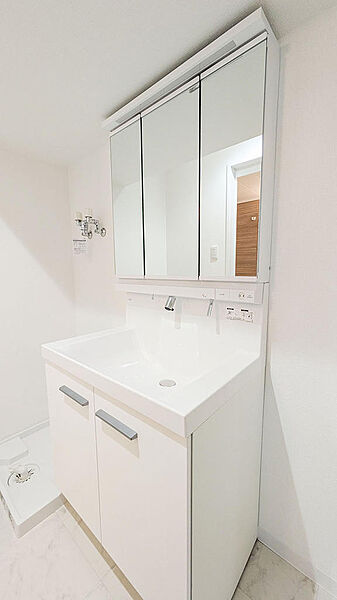 apartment 北海道札幌市白石区平和通３丁目北5-12
地図を見る