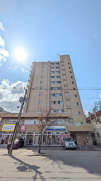 apartment 北海道札幌市白石区平和通３丁目北5-12
地図を見る