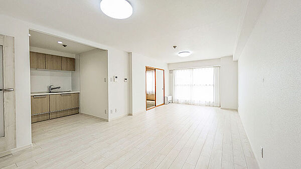 apartment 北海道札幌市白石区平和通３丁目北5-12
地図を見る