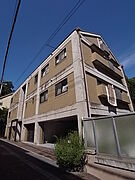 元町駅より徒歩15分 築35年7ヶ月 4階建の賃貸物件