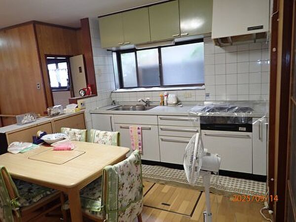 リビング、キッチンです。