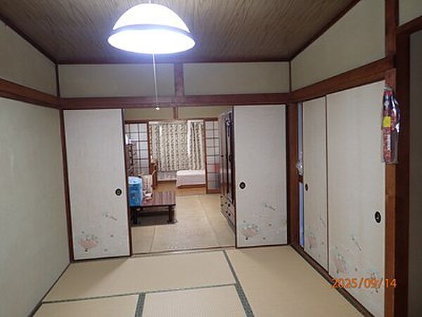2階和室6帖2部屋です。