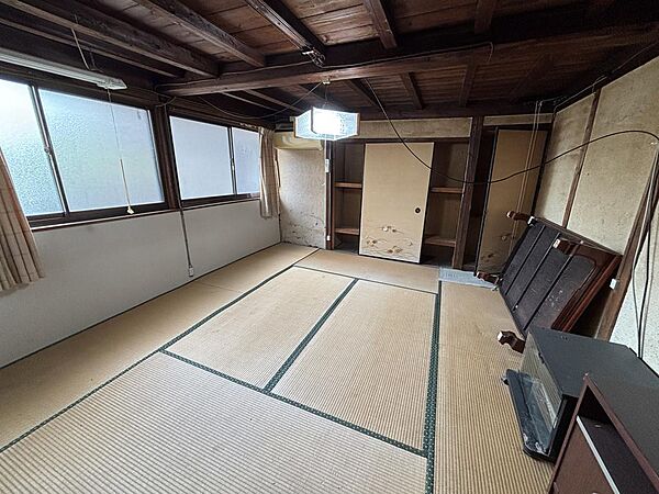1階和室8帖です