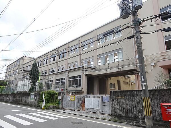 京都市立藤ノ森小学校　約1400m  徒歩約17分