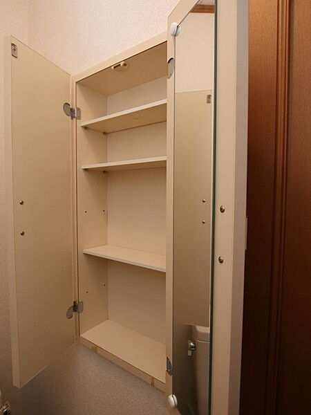 画像15:トイレ内には小物収納があります