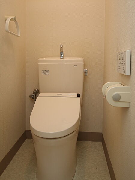 画像9:トイレはウォシュレットタイプです
