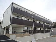 上野芝駅より徒歩6分 築8年9ヶ月 3階建の賃貸物件