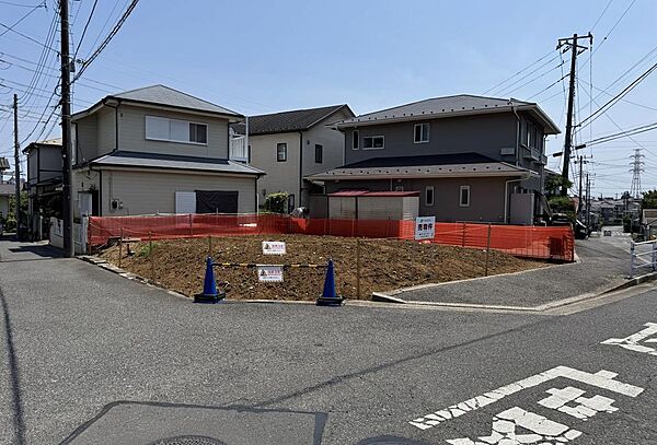 土地面積113.35m2（約34.28坪）。交通量の少ない閑静な住宅街に位置し、落ち着いた暮らしが送れます。