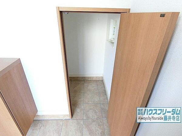 シューズクロークで玄関スッキリとします