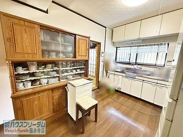 壁付キッチンなのでダイニングを広々使えます