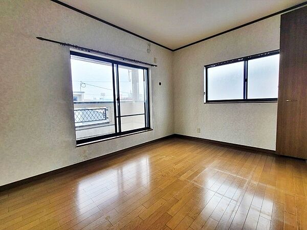 各居室にはクローゼットがございます。