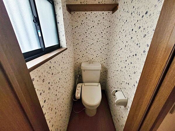 トイレは温水洗浄機能便座です。