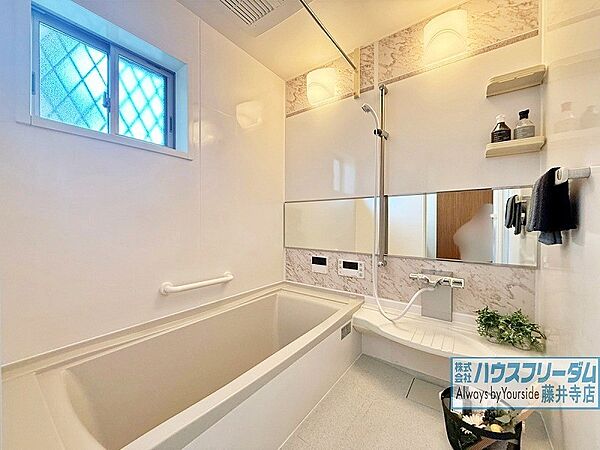 小窓からの換気もでき湿気対策も可能です！