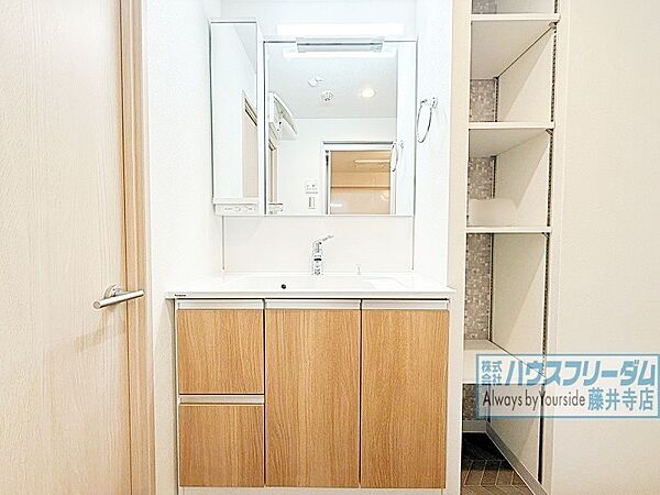 明るく、清潔感溢れる洗面所♪