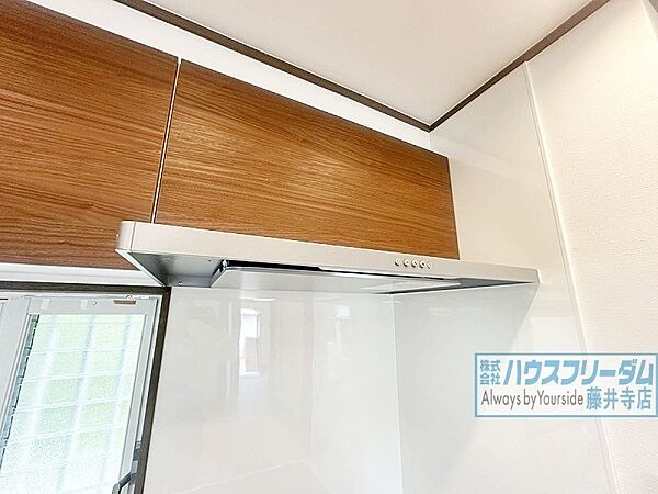 スタイリッシュなレンジフード。お手入れもらくらく！